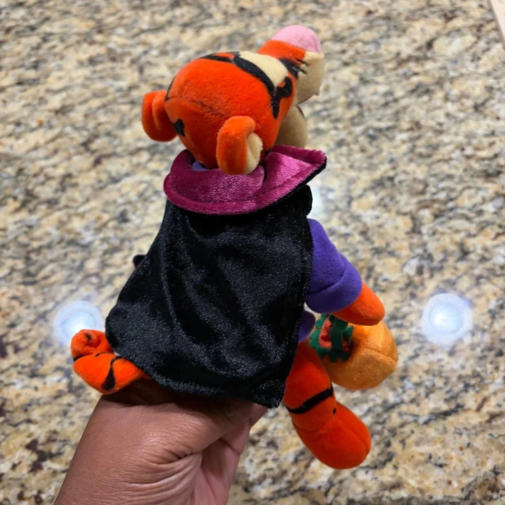 Disney Store Tigger Halloween Vampire Plush Bean Bag Orange Purple Pumpkin 8 in